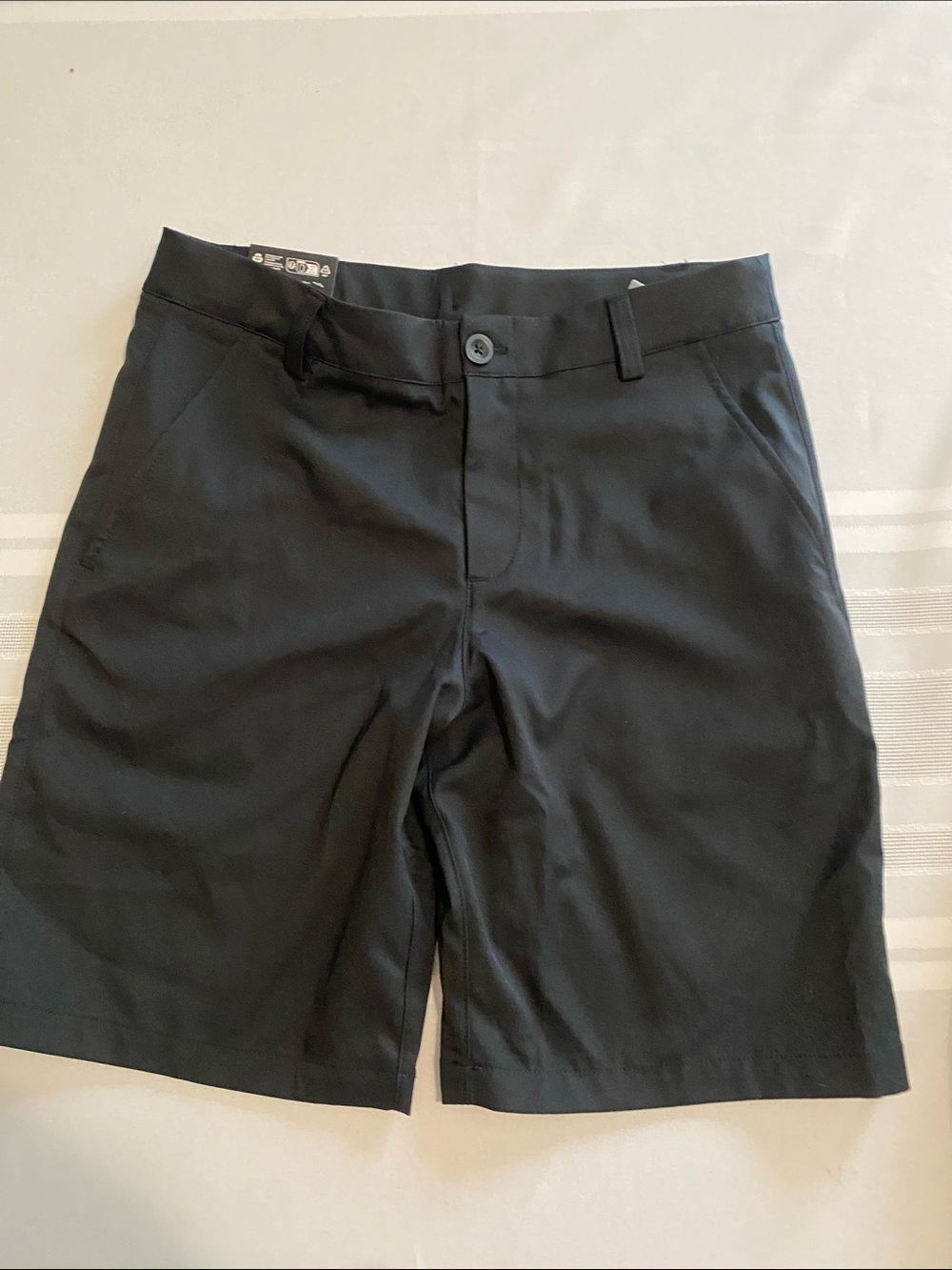 Boys Under Armour Black Performance Shorts Size Large Brand new with tags